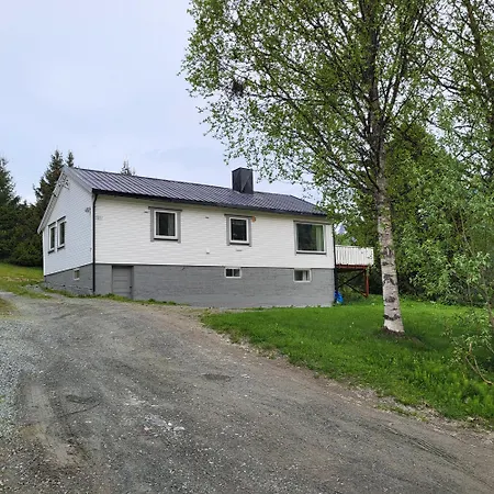 House In The Centrum Of Holiday home Lyngseidet