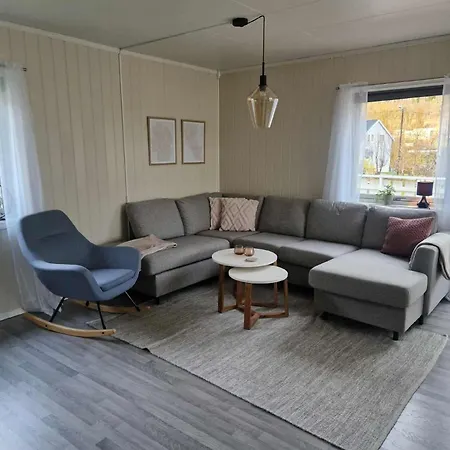 Casa vacanze House With Terrace And A Big Garden In Centrum Of Lyngseidet