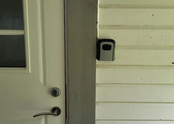 House With Terrace And A Big Garden In Centrum Of Lyngseidet